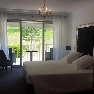 https://hotel-les-deux-lions.fr-provencehotel.com